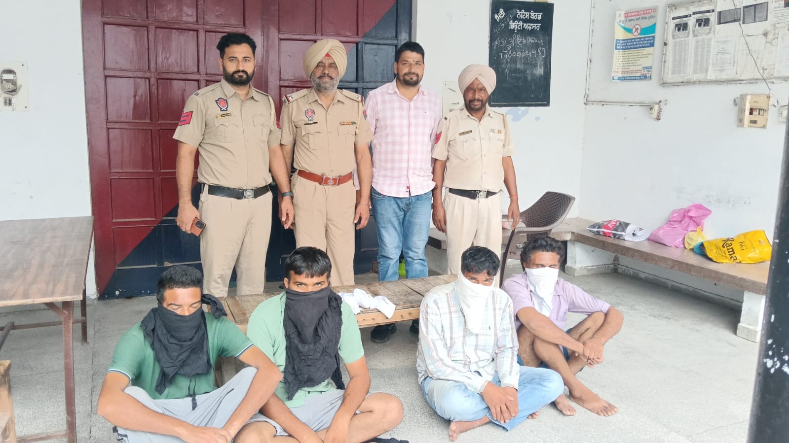 ਥਾਣਾ ਕੱਥੂਨੰਗਲ ਪੁਲਿਸ ਵੱਲੋ 100 ਨਸ਼ੀਲੀਆ ਅਤੇ ਇੱਕ ਗੱਡੀ ਸਮੇਤ 04 ਦੋਸ਼ੀ ਗ੍ਰਿਫਤਾਰ