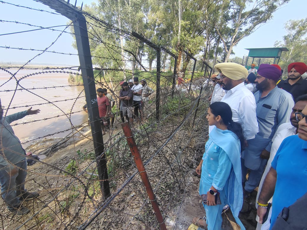 ਮੀਂਹ ਦੀ ਭਵਿੱਖਬਾਣੀ ਦੇ ਮੱਦੇ ਨਜ਼ਰ ਹਲਕਾ MLA ਅਤੇ DC ਵੱਲੋਂ ਰਾਵੀ ਦੇ ਨਾਲ ਲੱਗਦੇ ਇਲਾਕਿਆਂ ਦਾ ਦੌਰਾ