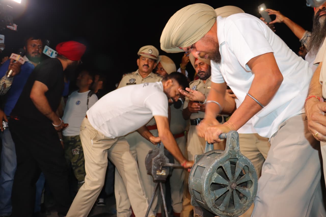 Blackout ਦੀ ਮੌਕ ਡ੍ਰਿਲ ਦੌਰਾਨ ਰਣਜੀਤ ਐਵੀਨਿਊ ਵਿਖੇ ਬੰਦ ਰਹੀਆਂ ਲਾਈਟਾਂ