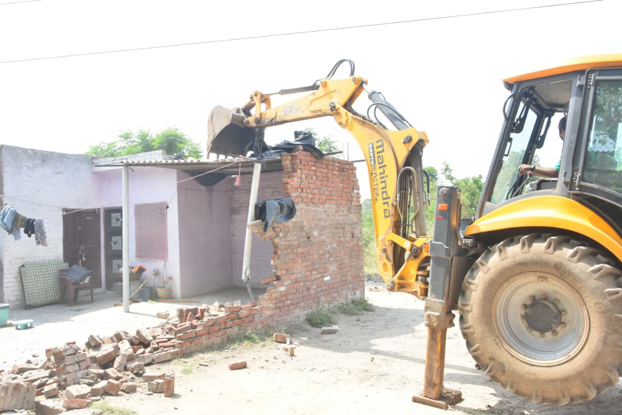 25ਵੀਂ demolition ਮੁਹਿੰਮ; ਗੇਟ ਹਕੀਮਾ, ਅੰਮ੍ਰਿਤਸਰ ਵਿਖੇ ਨਸ਼ਾ ਤਸਕਰ ਦੀ ਜਾਇਦਾਦ ਨੂੰ ਢਾਯਾ
