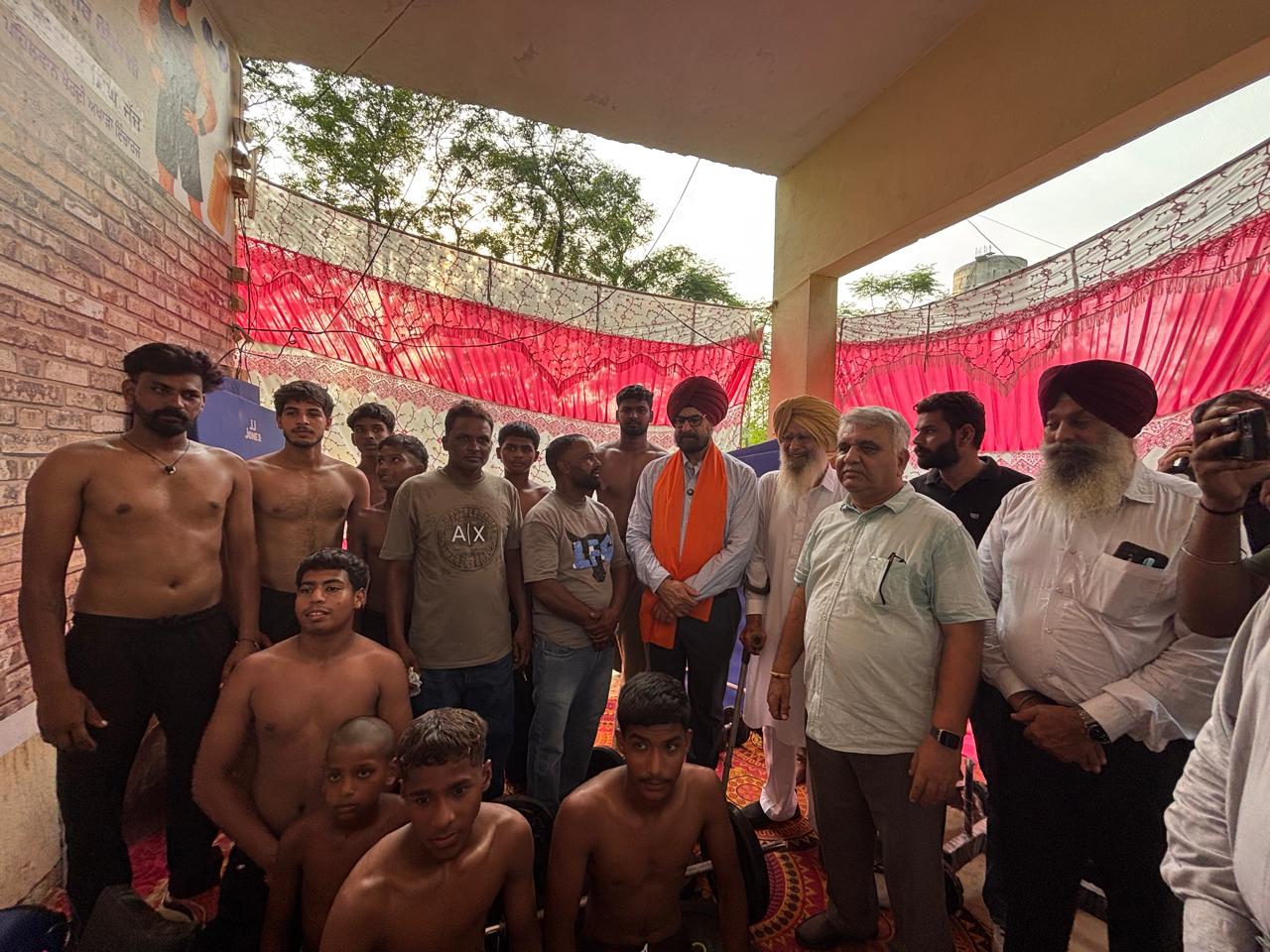  ਅੰਮ੍ਰਿਤਸਰ ਦੇ ਡਾ. ਅਵਤਾਰ ਸਿੰਘ ਦੀ ਅਨੋਖੀ ਪਹਿਲ - 51 Gym ਲਗਾਉਣ ਦਾ ਬੀੜਾ ਚੁੱਕਿਆ