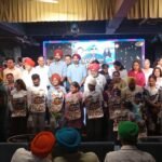 "ਵਾਰਡ ਨੰਬਰ 4 ਦੇ ਕੌਂਸਲਰ ਮਨਦੀਪ ਸਿੰਘ ਅਹੂਜਾ ਪੰਜਾਬੀ ਫ਼ਿਲਮ 'ਪਾਣੀ ਦੇ ਪਹਿਰੇਦਾਰ' ਦੀ ਵਿਸ਼ੇਸ਼ ਸਕ੍ਰੀਨਿੰਗ ਦੌਰਾਨ ਫ਼ਿਲਮ ਦੀ ਟੀਮ ਅਤੇ ਹੋਰ ਮਹਿਮਾਨਾਂ ਨਾਲ ਮੰਚ 'ਤੇ ਮੌਜੂਦ।"