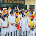 ਅੰਮ੍ਰਿਤਸਰ ਵਿੱਚ ਬਾਪੂ ਤਰਸੇਮ ਸਿੰਘ ਅਤੇ ਮਨਪ੍ਰੀਤ ਸਿੰਘ ਇਆਲੀ ਦੀ ਮੌਜੂਦਗੀ ਵਿੱਚ ਇਕਬਾਲ ਸਿੰਘ ਸੰਧੂ ਅਕਾਲੀ ਦਲ ਵਾਰਿਸ ਪੰਜਾਬ ਦੇ ਵਿੱਚ ਸ਼ਾਮਲ ਹੁੰਦੇ ਹੋਏ।
