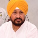 ਦਿੱਲੀ ਵਿੱਚ ਪੰਜਾਬ ਕਾਂਗਰਸ ਦੀ ਅਹਿਮ ਮੀਟਿੰਗ ਦੌਰਾਨ ਚਰਨਜੀਤ ਸਿੰਘ ਚੰਨੀ ਅਤੇ ਰਾਜਾ ਵੜਿੰਗ ਨਾਲ ਕਾਂਗਰਸ ਹਾਈ ਕਮਾਂਡ ਦੇ ਆਗੂ।
