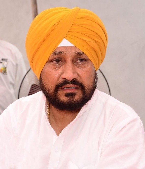 ਦਿੱਲੀ ਵਿੱਚ ਪੰਜਾਬ ਕਾਂਗਰਸ ਦੀ ਅਹਿਮ ਮੀਟਿੰਗ ਦੌਰਾਨ ਚਰਨਜੀਤ ਸਿੰਘ ਚੰਨੀ ਅਤੇ ਰਾਜਾ ਵੜਿੰਗ ਨਾਲ ਕਾਂਗਰਸ ਹਾਈ ਕਮਾਂਡ ਦੇ ਆਗੂ।