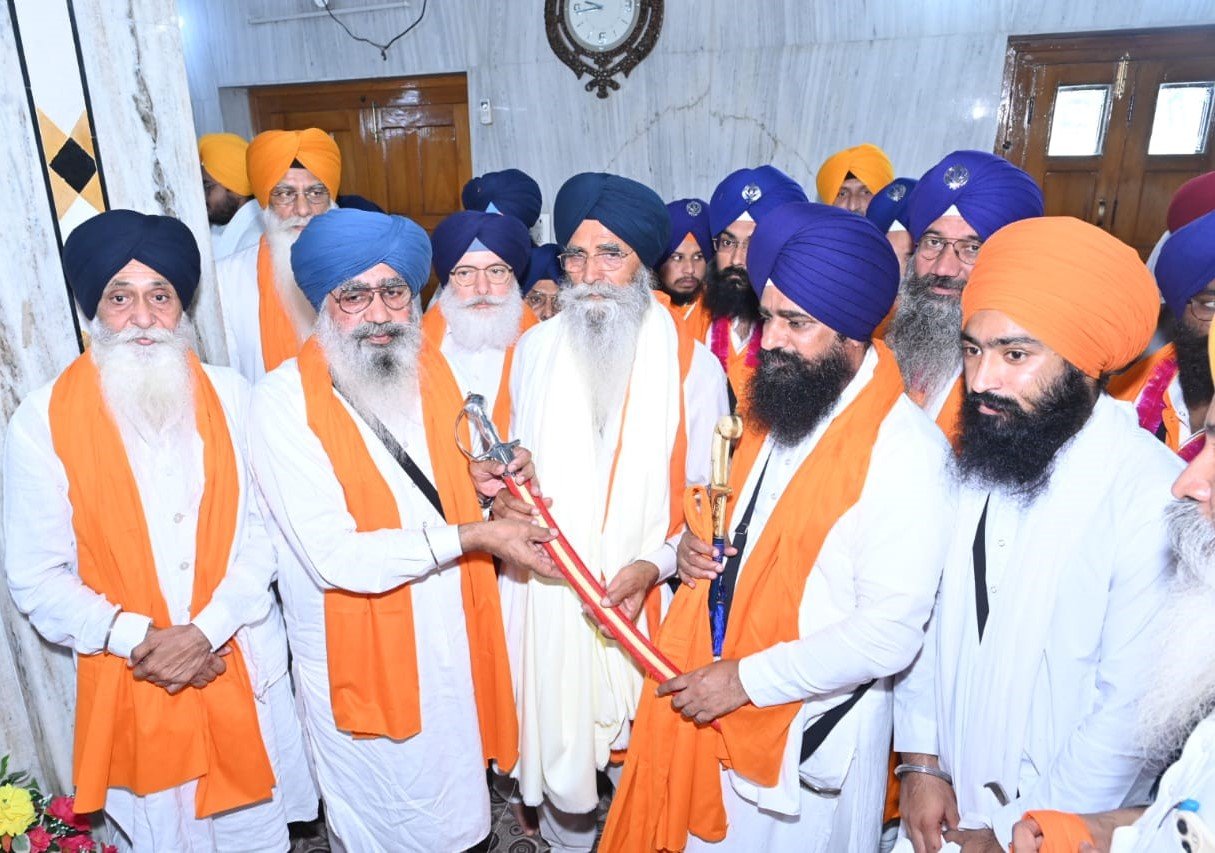 ਮੀਰੀ ਪੀਰੀ ਖਾਲਸਾ ਮਾਰਚ ਦੌਰਾਨ ਜਥੇਦਾਰ ਗਿਆਨੀ ਕੁਲਦੀਪ ਸਿੰਘ ਗੜਗੱਜ ਨੇ ਬੇਅਦਬੀ ਕਾਨੂੰਨ 'ਤੇ ਪੰਜਾਬ ਸਰਕਾਰ ਦੀ ਚੁੱਪੀ ਦੀ ਆਲੋਚਨਾ ਕਰਦਿਆਂ ਇਤਰਾਜ਼ਯੋਗ ਮਦਾਂ ਵਿੱਚ ਤੁਰੰਤ ਸੋਧਾਂ ਦੀ ਮੰਗ ਕੀਤੀ।