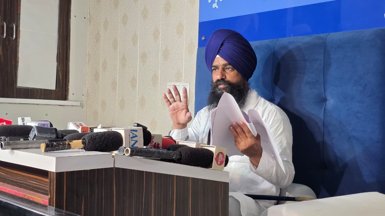ਸ੍ਰੀ ਅਕਾਲ ਤਖ਼ਤ ਸਾਹਿਬ ਦੇ ਜਥੇਦਾਰ ਗਿਆਨੀ ਕੁਲਦੀਪ ਸਿੰਘ ਗੜਗੱਜ ਬੇਅਦਬੀ ਕਾਨੂੰਨ ਸਬੰਧੀ ਪੰਜਾਬ ਸਰਕਾਰ ਦਾ ਜਵਾਬ ਰੱਦ ਕਰਨ ਬਾਰੇ ਜਾਣਕਾਰੀ ਦਿੰਦੇ ਹੋਏ