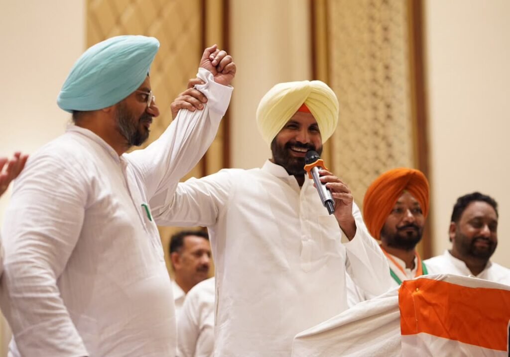 ਫਤਿਹਗੜ੍ਹ ਸਾਹਿਬ ਵਿੱਚ 'ਹਰ ਬੂਥ, ਮਜ਼ਬੂਤ' ਮੁਹਿੰਮ ਦੀ ਸ਼ੁਰੂਆਤ ਮੌਕੇ ਭੂਪੇਸ਼ ਬਘੇਲ, ਰਾਜਾ ਵੜਿੰਗ ਅਤੇ ਪੰਜਾਬ ਕਾਂਗਰਸ ਦੇ ਆਗੂ ਵਰਕਰਾਂ ਨੂੰ ਸੰਬੋਧਨ ਕਰਦੇ ਹੋਏ।