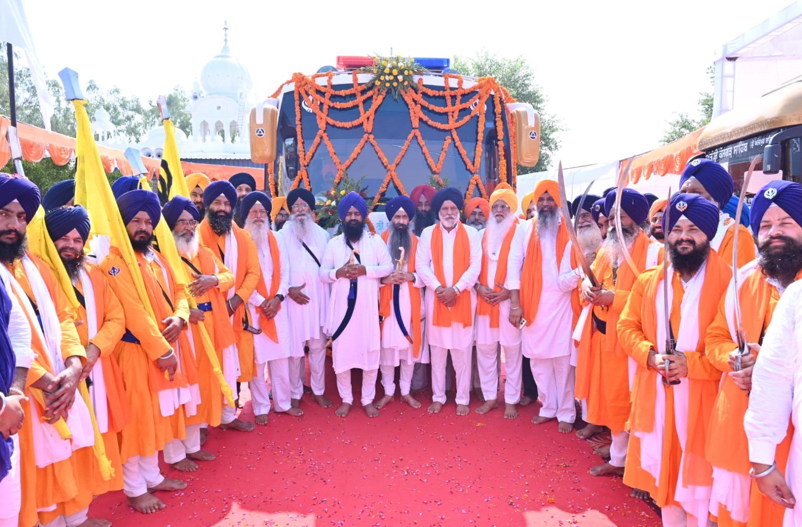 ਮੀਰੀ-ਪੀਰੀ ਖਾਲਸਾ ਮਾਰਚ ਦੌਰਾਨ ਗਿਆਨੀ ਕੁਲਦੀਪ ਸਿੰਘ ਗੜਗੱਜ ਅਤੇ ਐਡਵੋਕੇਟ ਹਰਜਿੰਦਰ ਸਿੰਘ ਧਾਮੀ ਸੰਗਤਾਂ ਨੂੰ ਸੰਬੋਧਨ ਕਰਦੇ ਹੋਏ