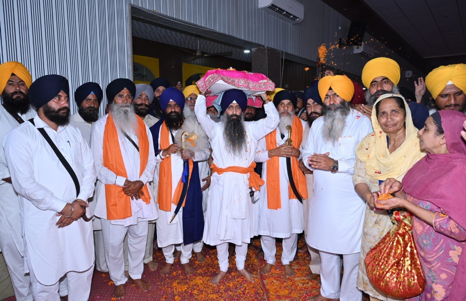 ਮੀਰੀ-ਪੀਰੀ ਖਾਲਸਾ ਮਾਰਚ ਦੌਰਾਨ ਸੰਬੋਧਨ ਕਰਦੇ ਗਿਆਨੀ ਕੁਲਦੀਪ ਸਿੰਘ ਗੜਗੱਜ ਅਤੇ ਸੰਗਤਾਂ ਦੀ ਹਾਜ਼ਰੀ