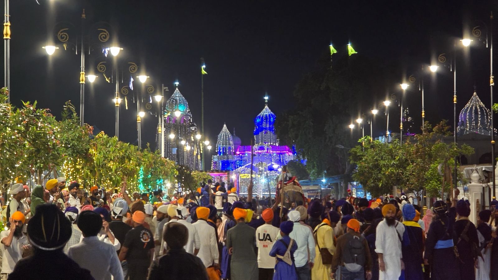 ਤਖ਼ਤ ਸ੍ਰੀ ਦਮਦਮਾ ਸਾਹਿਬ ਵਿਖੇ ਪਹਿਲਾ ਪੜਾਅ ਸੰਪੂਰਨ ਹੋਣ ਮੌਕੇ ਮੀਰੀ ਪੀਰੀ ਖ਼ਾਲਸਾ ਮਾਰਚ ਵਿੱਚ ਸ਼ਾਮਲ ਸਿੱਖ ਸੰਗਤ ਅਤੇ ਗਿਆਨੀ ਕੁਲਦੀਪ ਸਿੰਘ ਗੜਗੱਜ।