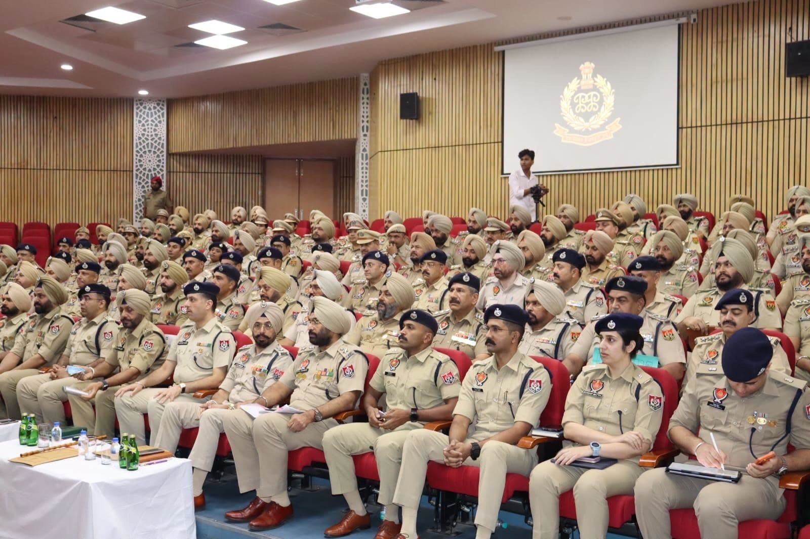 ਆਜ਼ਾਦੀ ਦਿਵਸ 2026 ਤੋਂ ਪਹਿਲਾਂ DGP ਪੰਜਾਬ ਵੱਲੋਂ ਅੰਮ੍ਰਿਤਸਰ ਅਤੇ ਬਾਰਡਰ ਰੇਂਜ ਦੀ ਸੁਰੱਖਿਆ ਤਿਆਰੀਆਂ ਦੀ ਸਮੀਖਿਆ