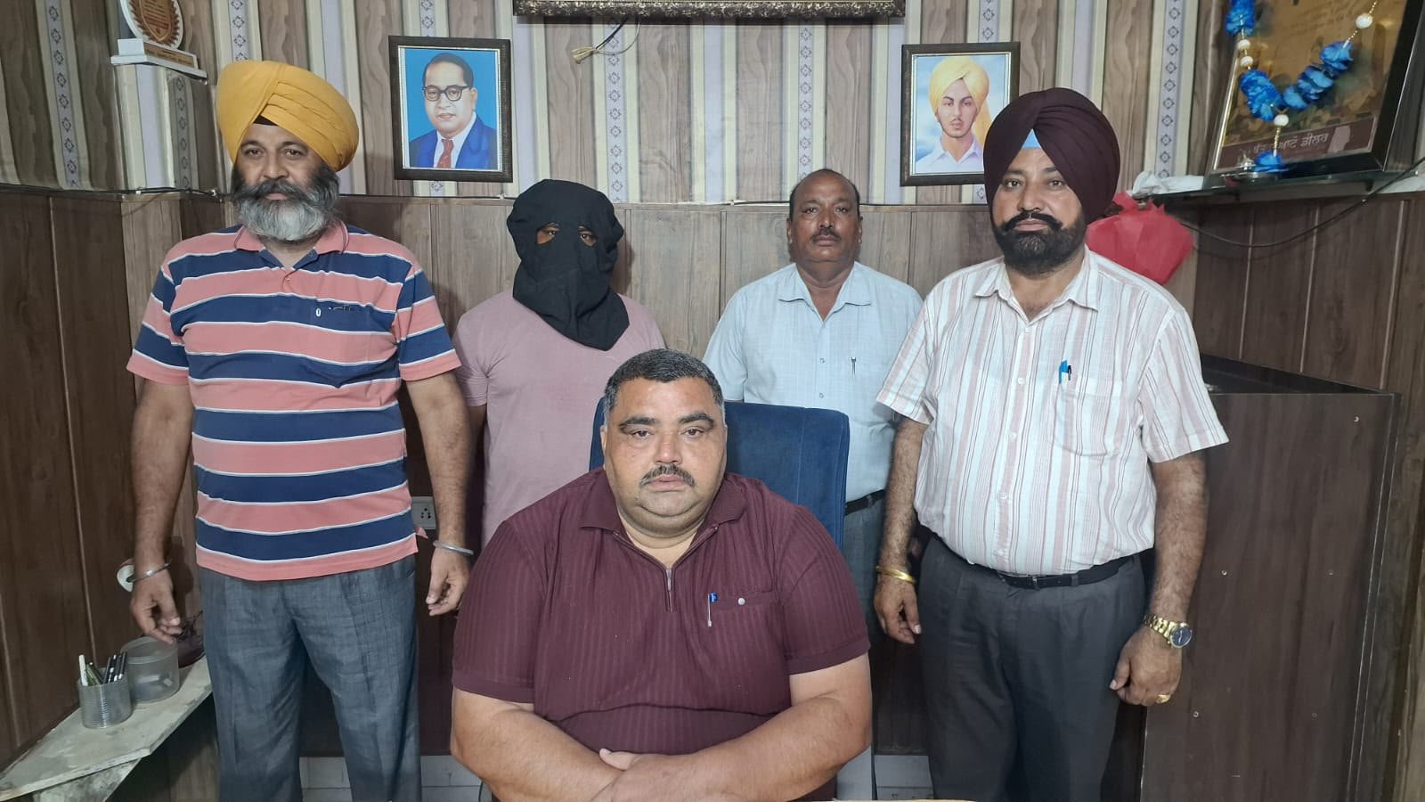 P.O. ਸਟਾਫ਼ ਅੰਮ੍ਰਿਤਸਰ ਵੱਲੋਂ 2020 ਦੇ ਮਾਮਲੇ ਵਿੱਚ ਭਗੌੜੇ ਐਲਾਨੇ ਰਾਜੂ ਨੂੰ ਗ੍ਰਿਫ਼ਤਾਰ ਕੀਤਾ ਗਿਆ।