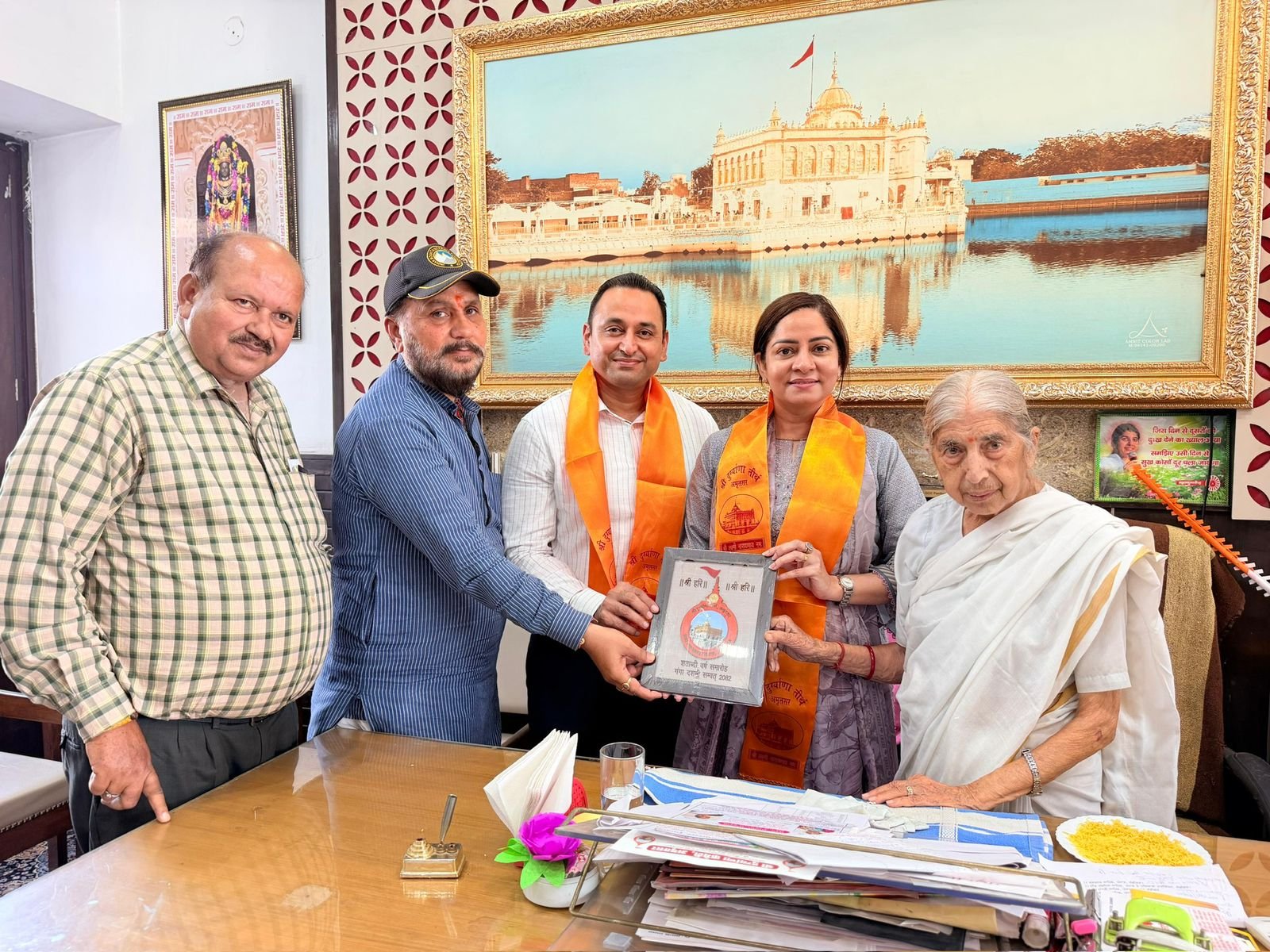 ਸ੍ਰੀ ਕ੍ਰਿਸ਼ਨ ਜਨਮ ਅਸ਼ਟਮੀ ਦੇ ਮੱਦੇਨਜ਼ਰ ਸ੍ਰੀ ਦੁਰਗਿਆਣਾ ਤੀਰਥ ਵਿਖੇ ਮੰਦਰ ਕਮੇਟੀ ਮੈਂਬਰਾਂ ਨਾਲ ਮੀਟਿੰਗ ਕਰਦੀ ਸੀਨੀਅਰ ਡਿਪਟੀ ਮੇਅਰ ਪ੍ਰਿਯੰਕਾ ਸ਼ਰਮਾ