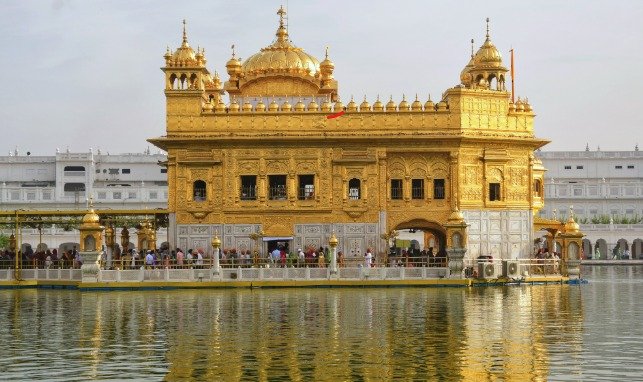 ਸ੍ਰੀ ਹਰਿਮੰਦਰ ਸਾਹਿਬ ਵਿਖੇ ਬੇਅਦਬੀ ਦੇ ਮਾਮਲੇ ਵਿੱਚ ਪੁਲਿਸ ਵੱਲੋਂ ਕਾਬੂ ਕੀਤਾ ਗਿਆ ਨੌਜਵਾਨ