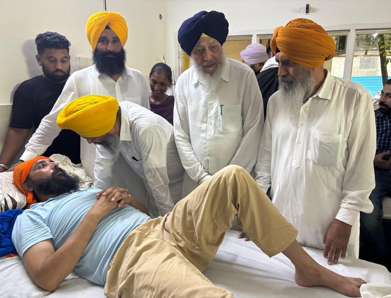 ਪੁਲਿਸ ਤਸ਼ੱਦਦ ਦੇ ਸ਼ਿਕਾਰ ਮੋਹਨਜੀਤ ਸਿੰਘ ਨੂੰ ਮਿਲਿਆ ਸ਼੍ਰੋਮਣੀ ਕਮੇਟੀ ਦਾ ਸਹਾਰਾ, ਇਲਾਜ ਤੇ ਮਾਲੀ ਮਦਦ ਦਾ ਭਰੋਸਾ