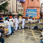 ਪਰਮਿੰਦਰ ਸਿੰਘ ਝੋਟਾ ਕਤਲ ਮਾਮਲੇ ਵਿੱਚ ਇਨਸਾਫ਼ ਦੀ ਮੰਗ ਨੂੰ ਲੈ ਕੇ ਪੰਜਾਬ ਬੰਦ ਦੌਰਾਨ ਅੰਮ੍ਰਿਤਸਰ ਵਿੱਚ ਅਕਾਲੀ ਦਲ ਵਾਰਿਸ ਪੰਜਾਬ ਦੇ ਆਗੂਆਂ ਅਤੇ ਵਰਕਰਾਂ ਦੀ ਸ਼ਮੂਲੀਅਤ।