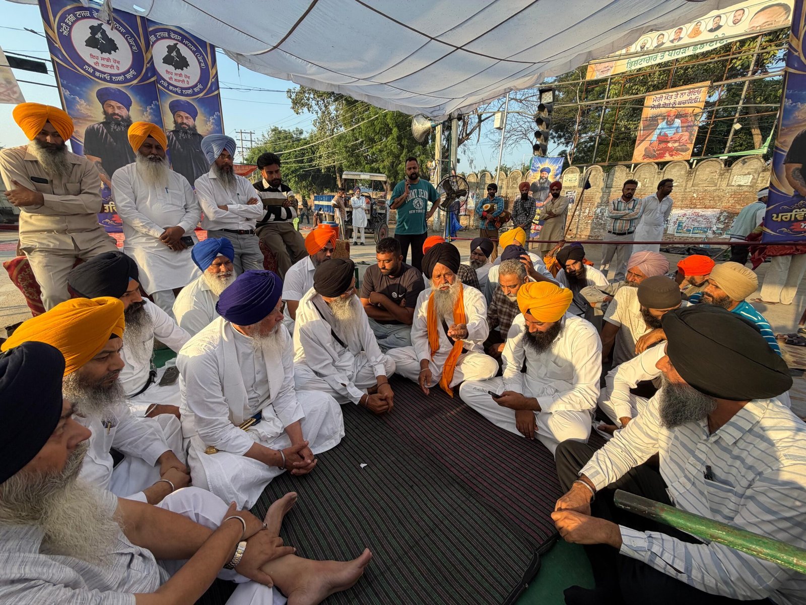 ਭਾਈ ਪਰਵਿੰਦਰ ਸਿੰਘ ਝੋਟਾ ਦੀ ਤਸਵੀਰ ਕੇਂਦਰੀ ਸਿੱਖ ਅਜਾਇਬ ਘਰ ਵਿੱਚ ਲਗਾਉਣ ਦਾ ਐਲਾਨ ਕਰਦੇ ਹੋਏ SGPC ਪ੍ਰਧਾਨ ਐਡਵੋਕੇਟ ਹਰਜਿੰਦਰ ਸਿੰਘ ਧਾਮੀ।
