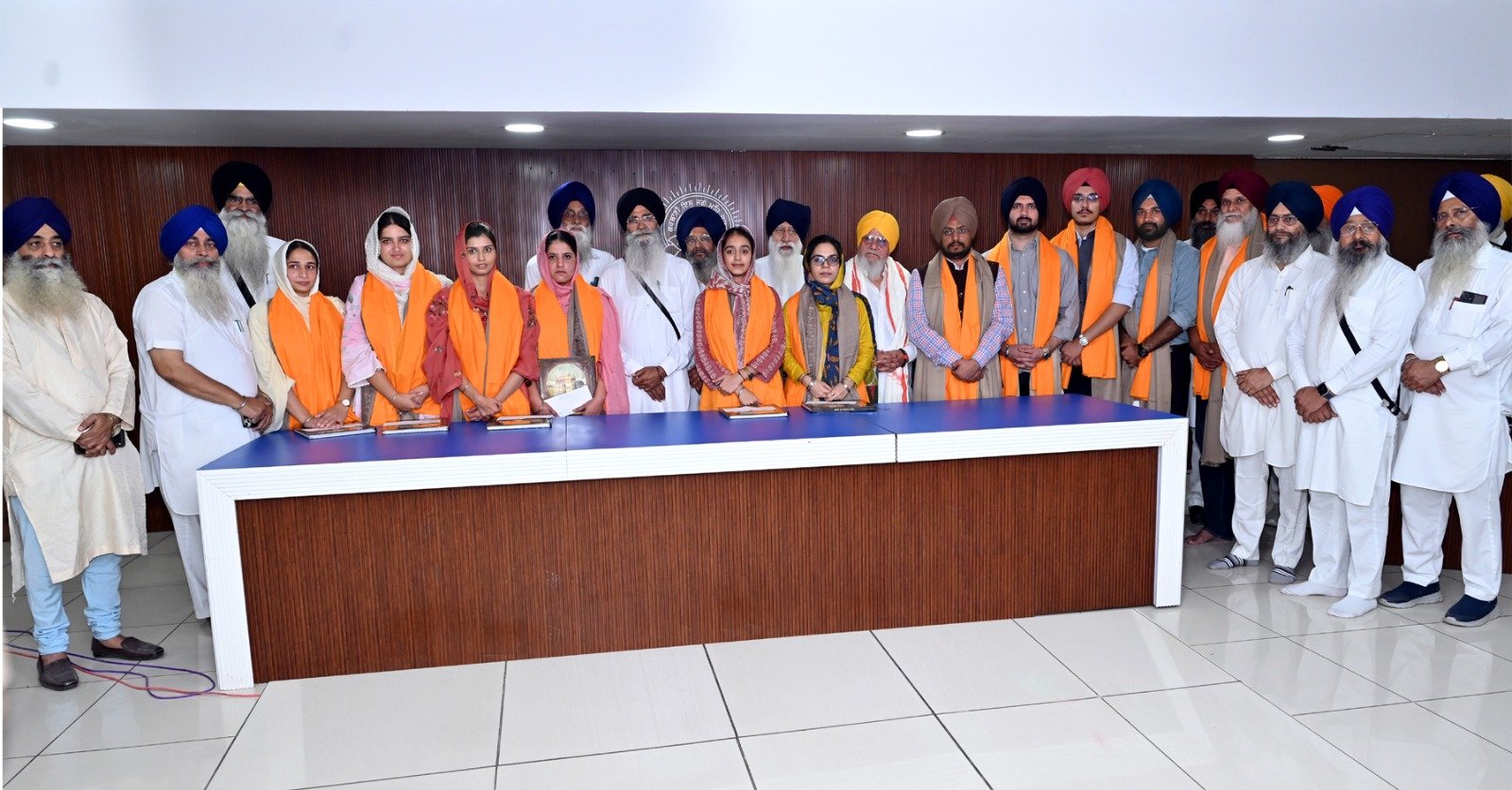 UPSC 2025 ਪ੍ਰੀਖਿਆ ਵਿੱਚ ਸਫ਼ਲ ਹੋਏ 11 ਸਿੱਖ ਵਿਦਿਆਰਥੀਆਂ ਨੂੰ ਸ਼੍ਰੋਮਣੀ ਗੁਰਦੁਆਰਾ ਪ੍ਰਬੰਧਕ ਕਮੇਟੀ ਦੇ ਪ੍ਰਧਾਨ ਐਡਵੋਕੇਟ ਹਰਜਿੰਦਰ ਸਿੰਘ ਧਾਮੀ ਵੱਲੋਂ ਇੱਕ-ਇੱਕ ਲੱਖ ਰੁਪਏ ਦੀ ਰਾਸ਼ੀ ਨਾਲ ਸਨਮਾਨਿਤ ਕੀਤਾ ਗਿਆ।